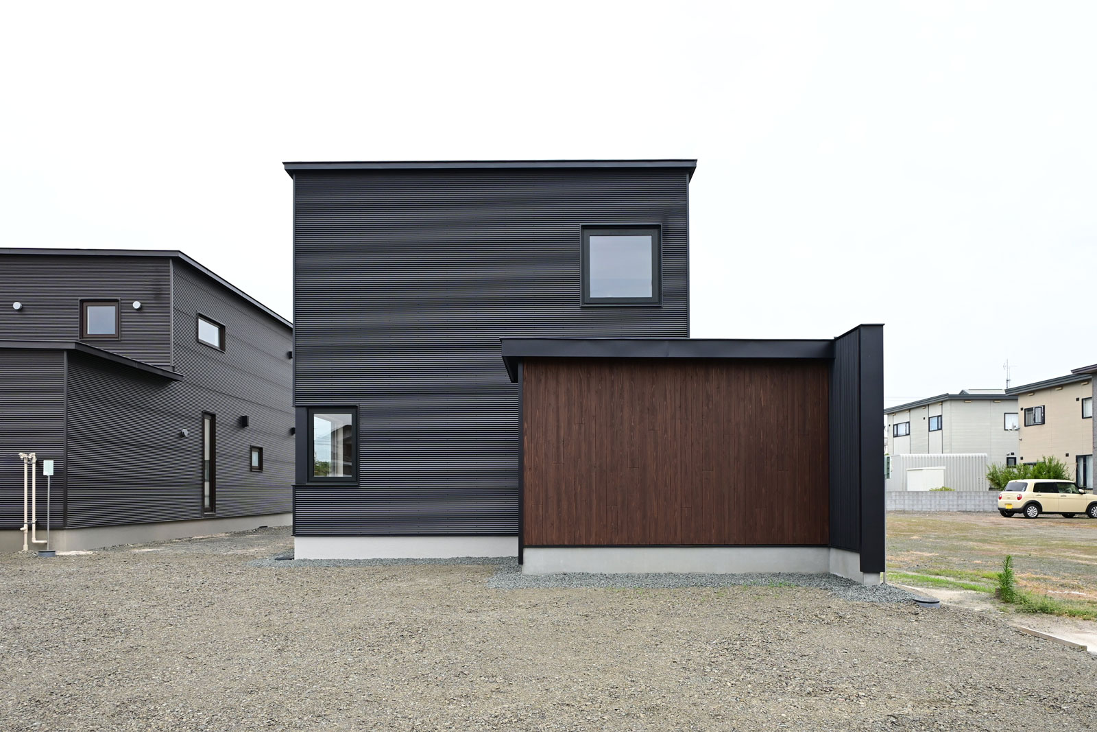 アートホームの規格住宅ミニプロトExz35。外壁はガルバリウム鋼板。